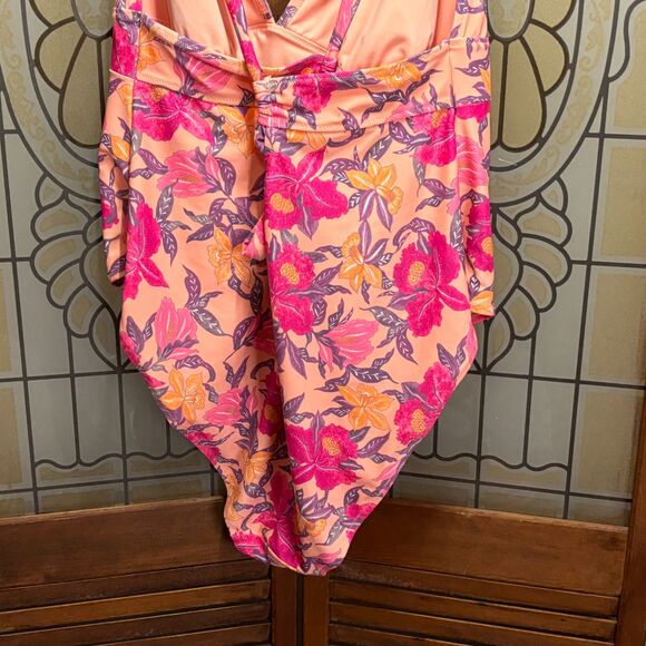 OLD NAVY Women's Plus V Neck Swimsuit One piece Peach Purple Floral Size 4X - Picture 14 of 16